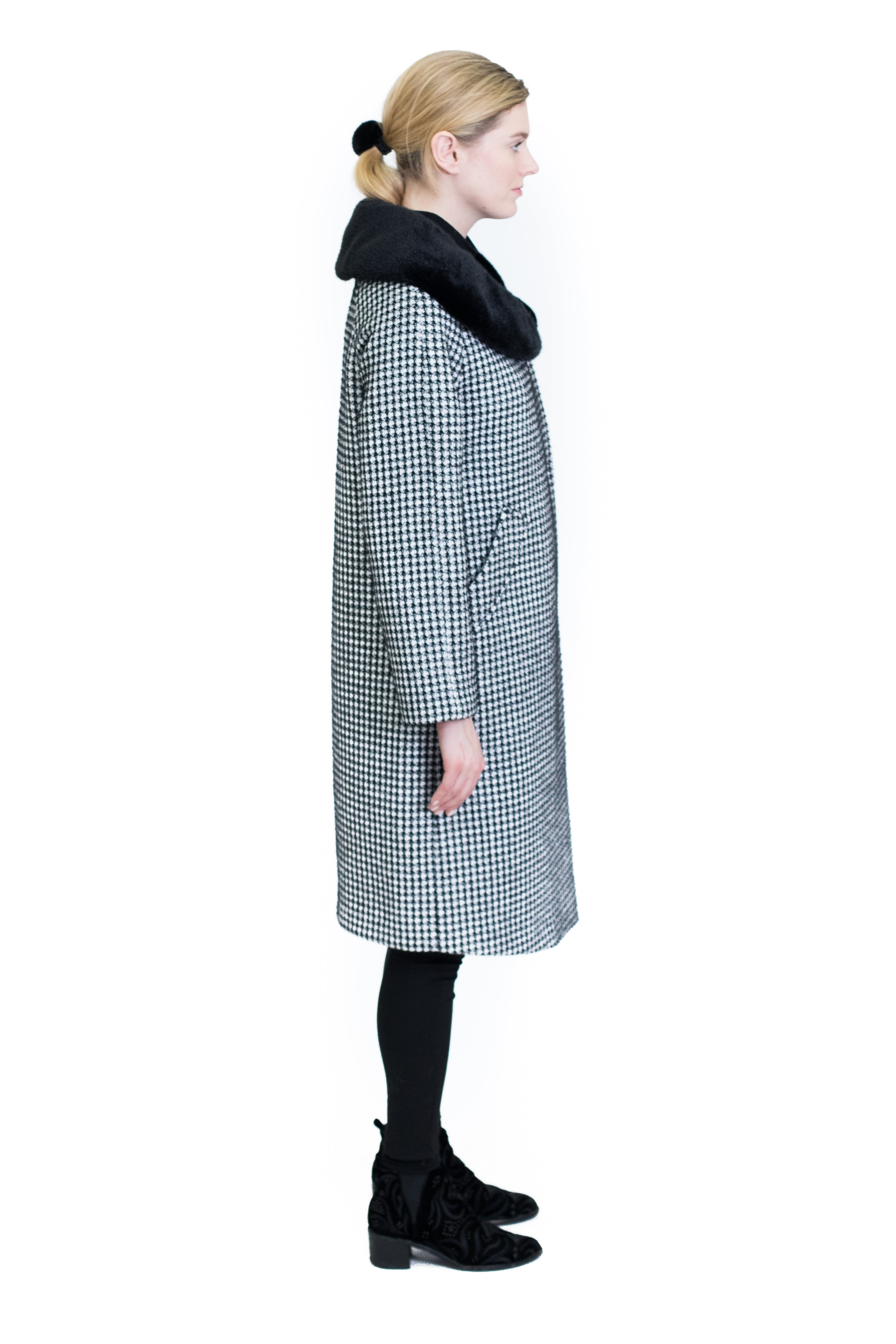 Houndstooth Print Coat with Round Faux Fur Collar