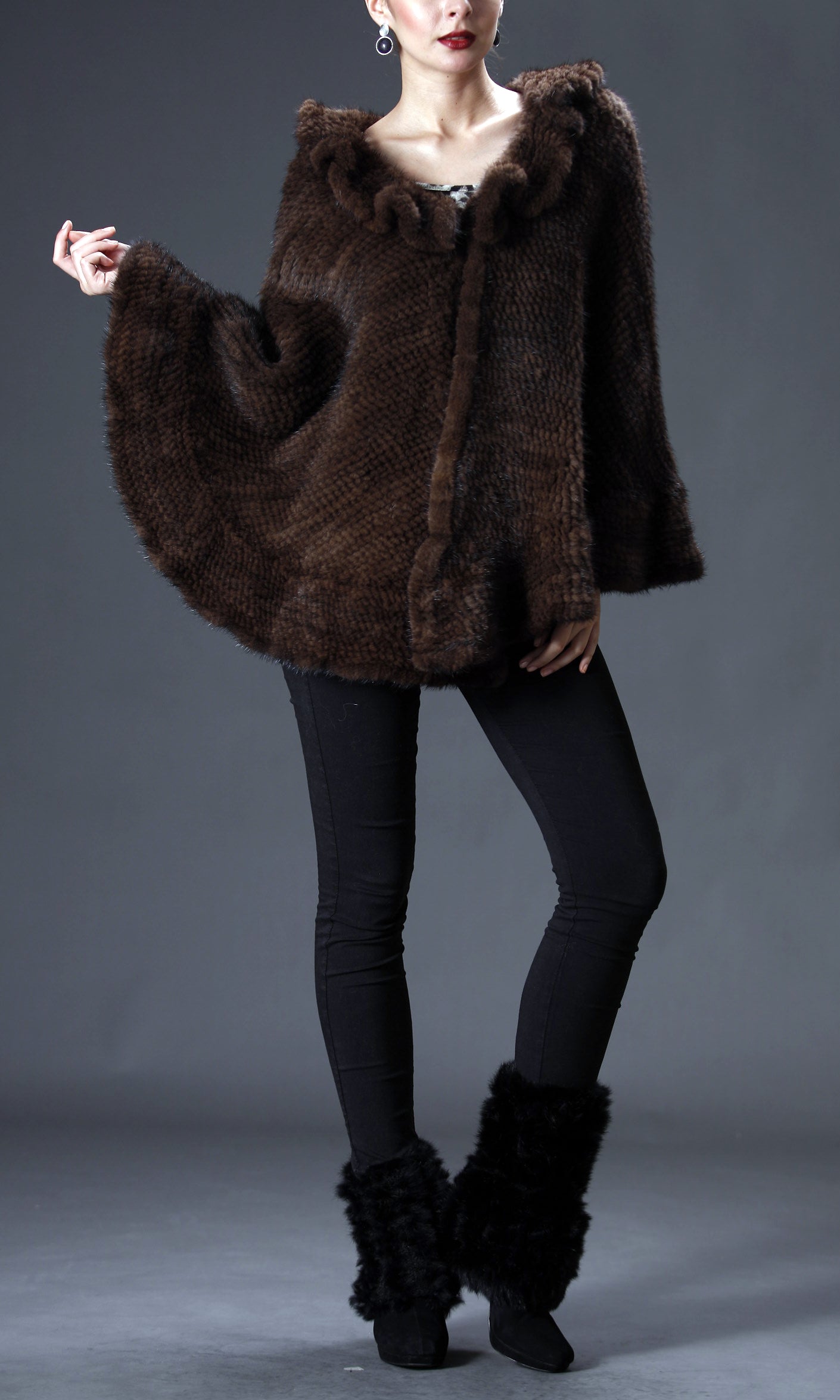 Chamonix - Knitted mink cape with ruffles