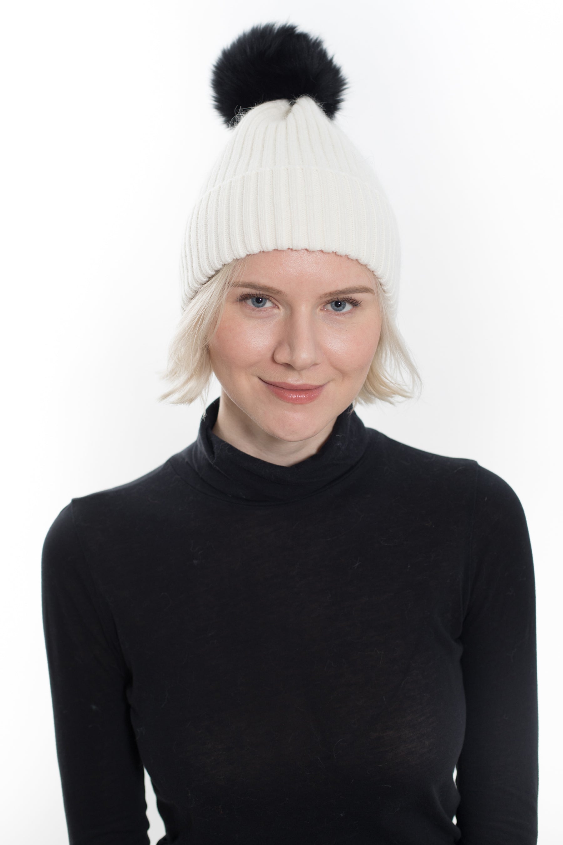 NIKI - Beanie with Interchangeable Pom Pom